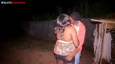 Mapenzi ya mitaani na ngono motomoto na msichana mnene kutoka klabu